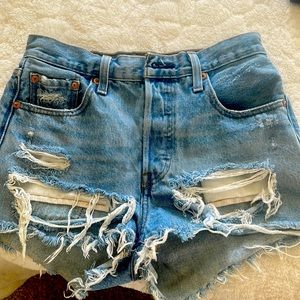 Size 25 adorable Levi’s denim shorts. Lightly worn.